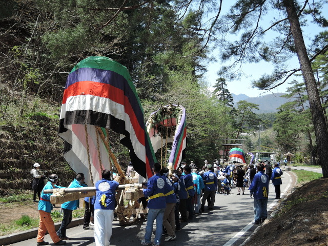 山神社の例祭では市内唯一の担舟を曳航します